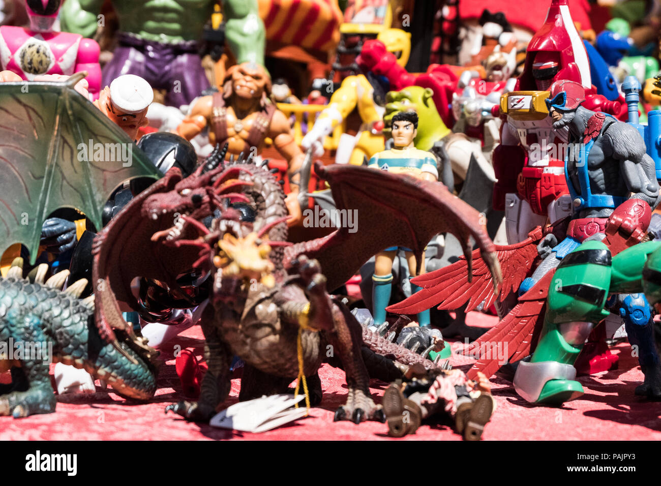 Schönen bunten Hintergrund Bild von Comic und Film Action Figuren Spielzeug und Puppen zu einem Erinnerungsstücke lagern. Keine Menschen. Stockfoto