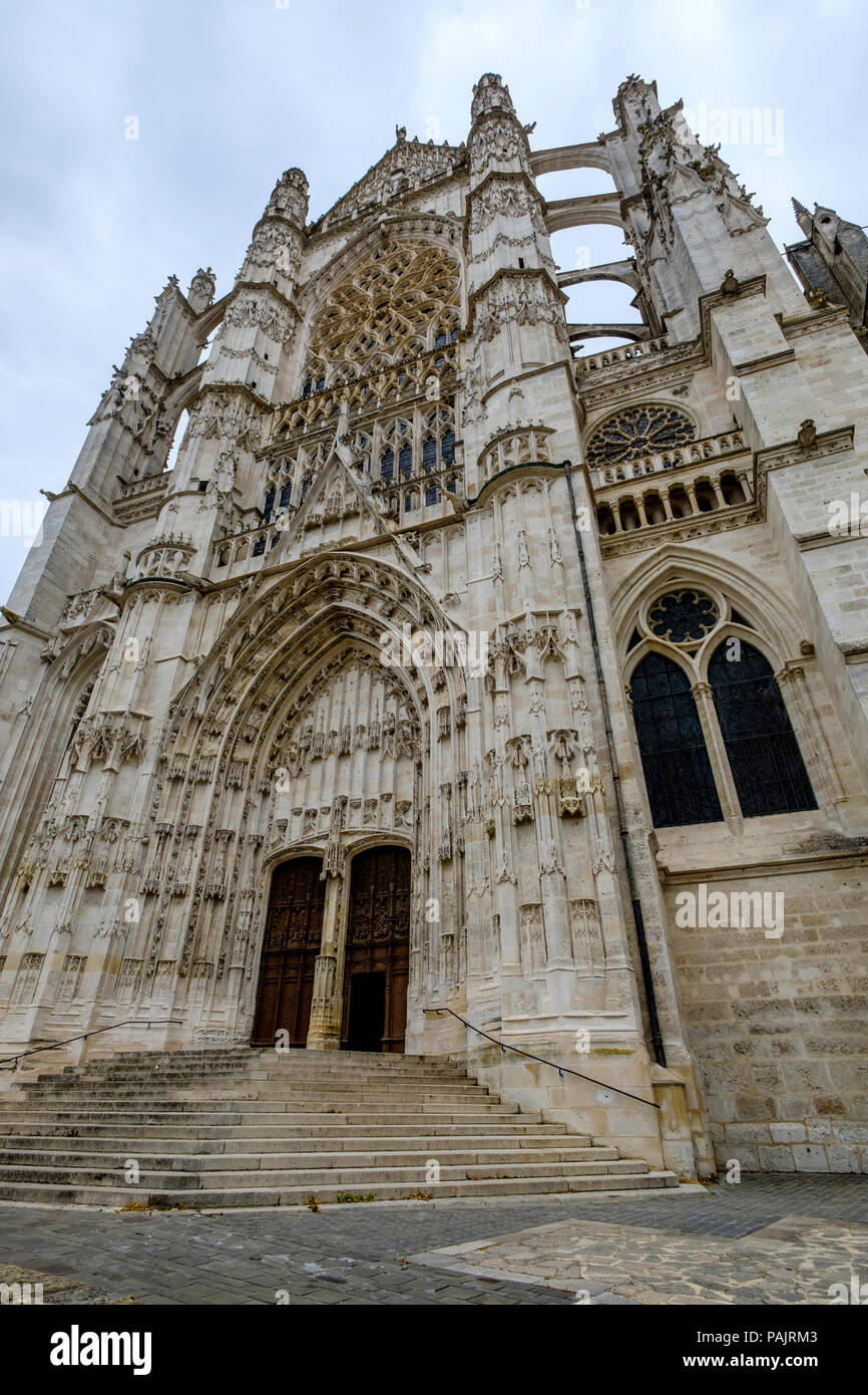 Kathedrale Von St Pierre Beauvais Stockfotos Und Bilder Kaufen Alamy
