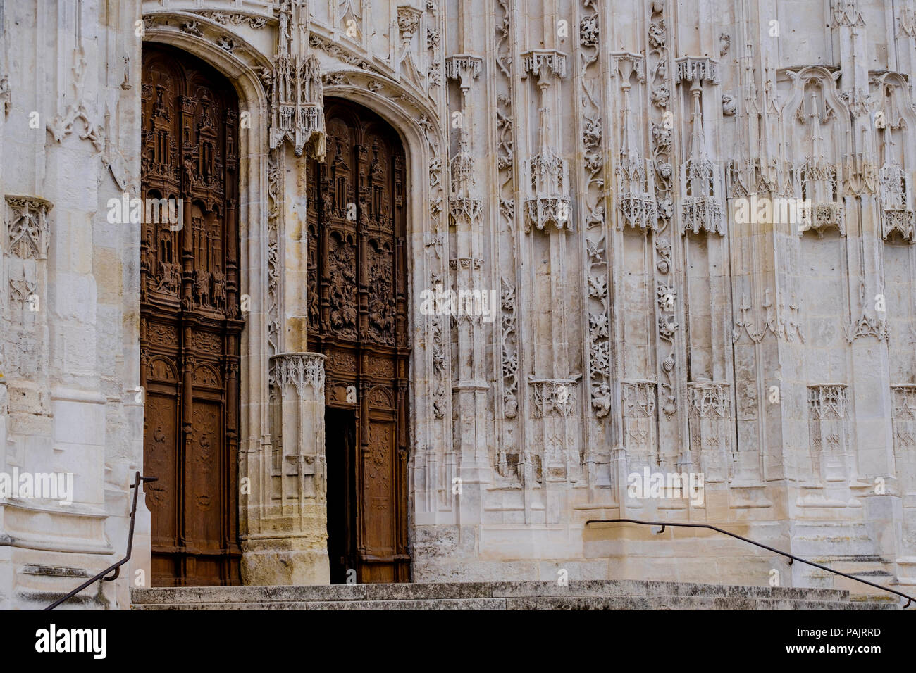 Eingang des St. Peter's Cathedral (La Cathédrale Saint-Pierre), Beauvais, Frankreich Stockfoto