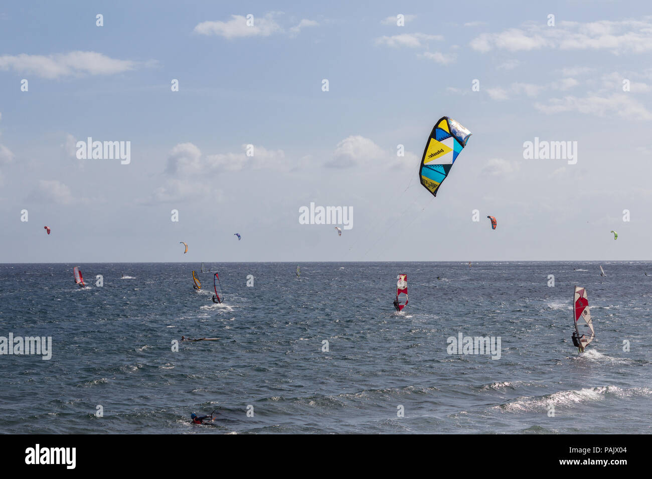 Kitesurfen strand Fotos und Bildmaterial in hoher Auflösung Alamy