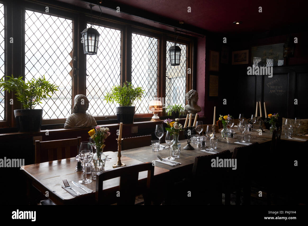 Der Speisesaal im Mayflower Pub, Rotherhithe, London, UK Stockfoto