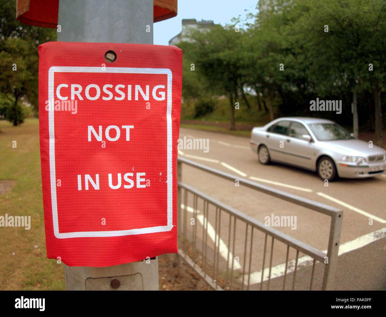 Kreuzung nicht in Gebrauch umfasst Fußgängerüberweg keine Leuchten Stockfoto