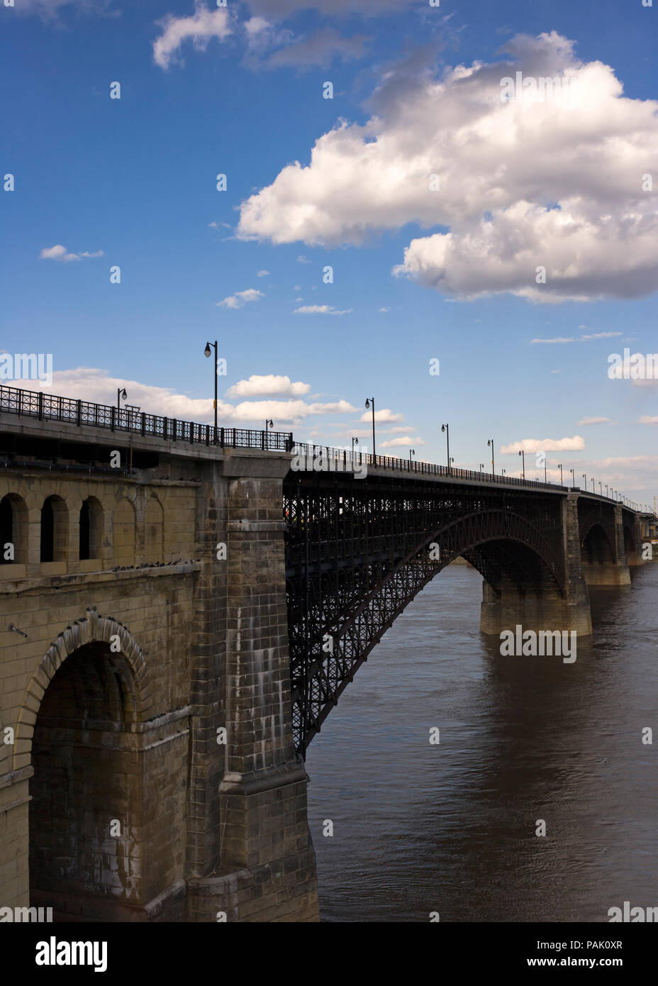 Eads Bridge über den Mississippi River in St. Louis, MO Stockfoto