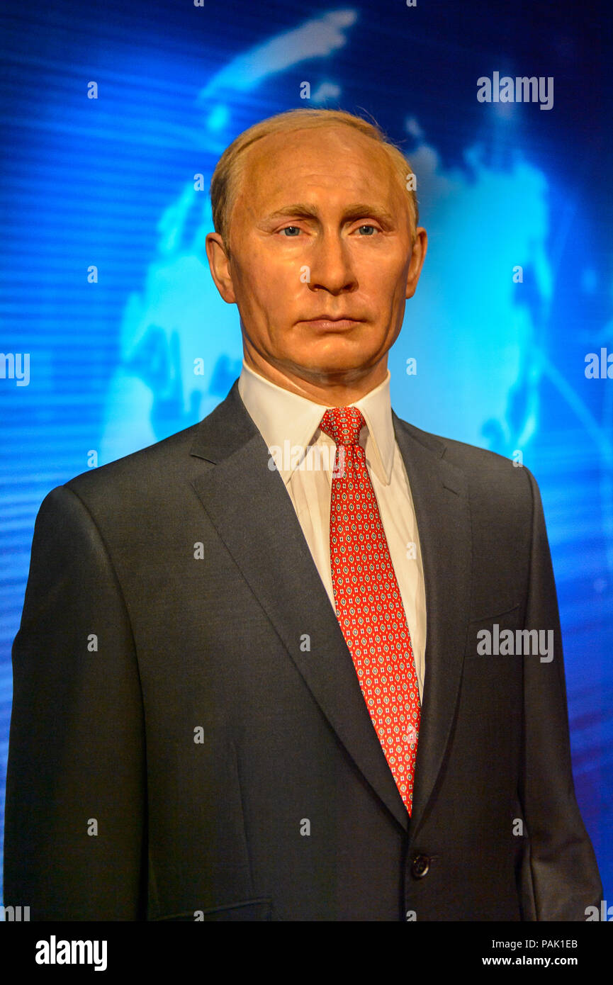 Peking, China - Apr 6, 2016: Wladimir Putin, Oresident Russlands, an der Beijing Madame Tussauds Wax Museum. Marie Tussaud wurde als Marie Grosholt geboren Stockfoto