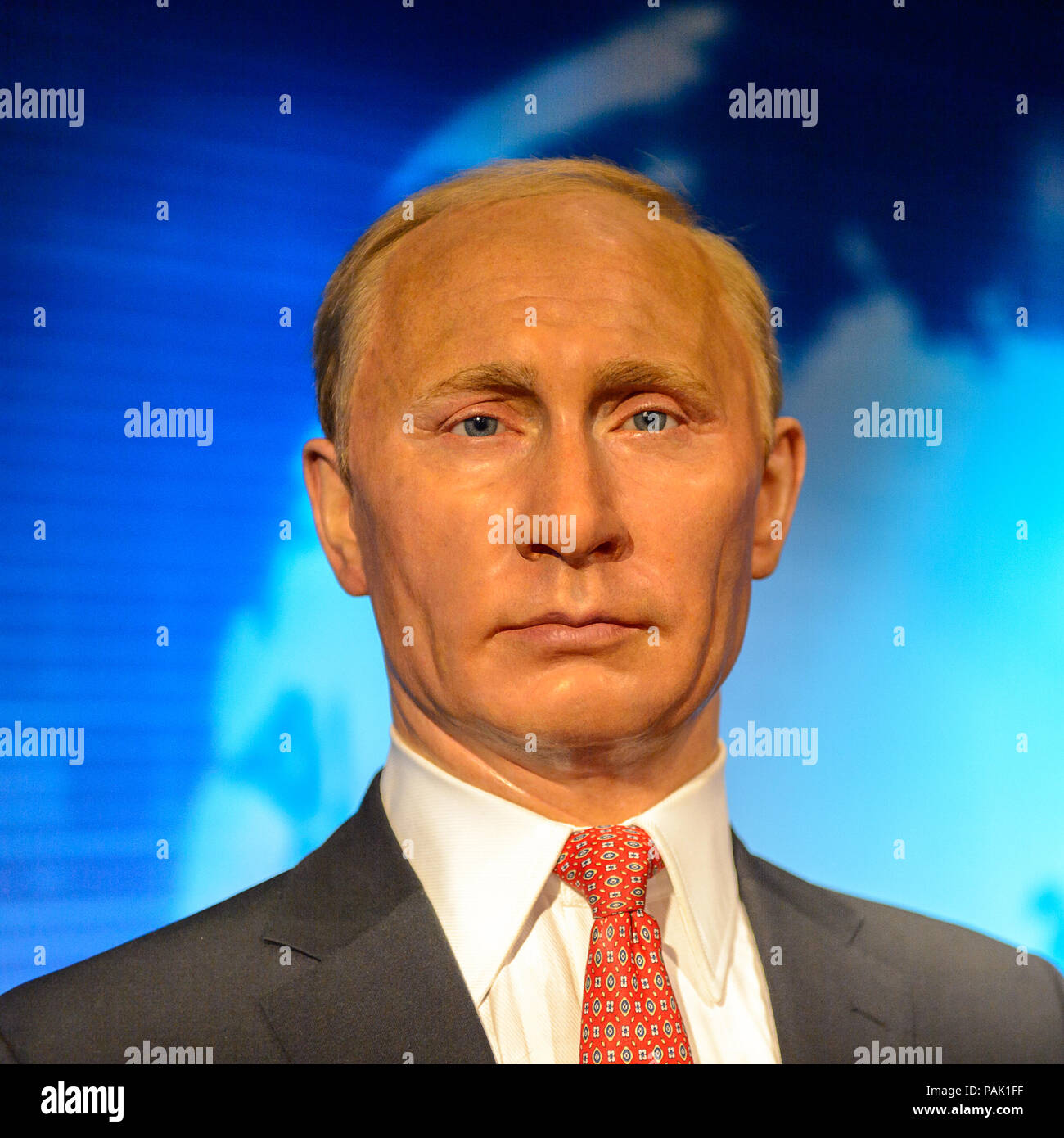 Peking, China - Apr 6, 2016: Wladimir Putin, Oresident Russlands, an der Beijing Madame Tussauds Wax Museum. Marie Tussaud wurde als Marie Grosholt geboren Stockfoto