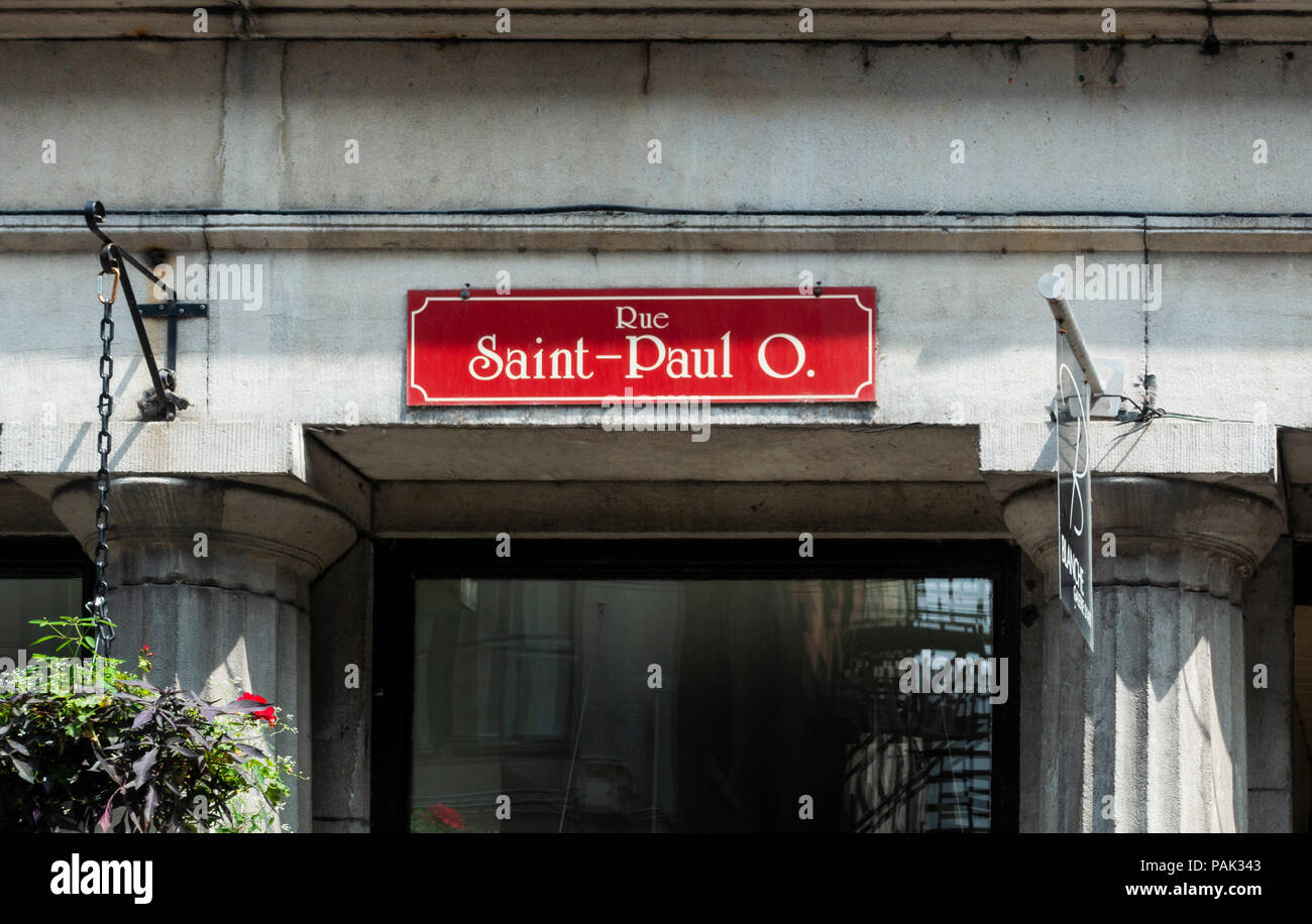 Straßenschild für die Rue Saint-Paul O. in der Altstadt von Montreal, Kanada Stockfoto