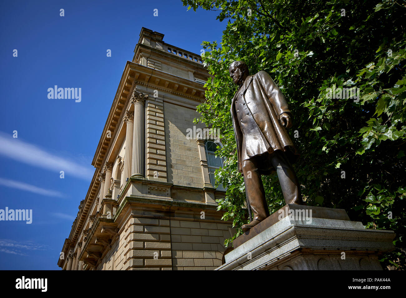 Blackbun Stadtzentrum in Lancashire, England, Rathaus Statue des Politikers William Henry Hornby Stockfoto