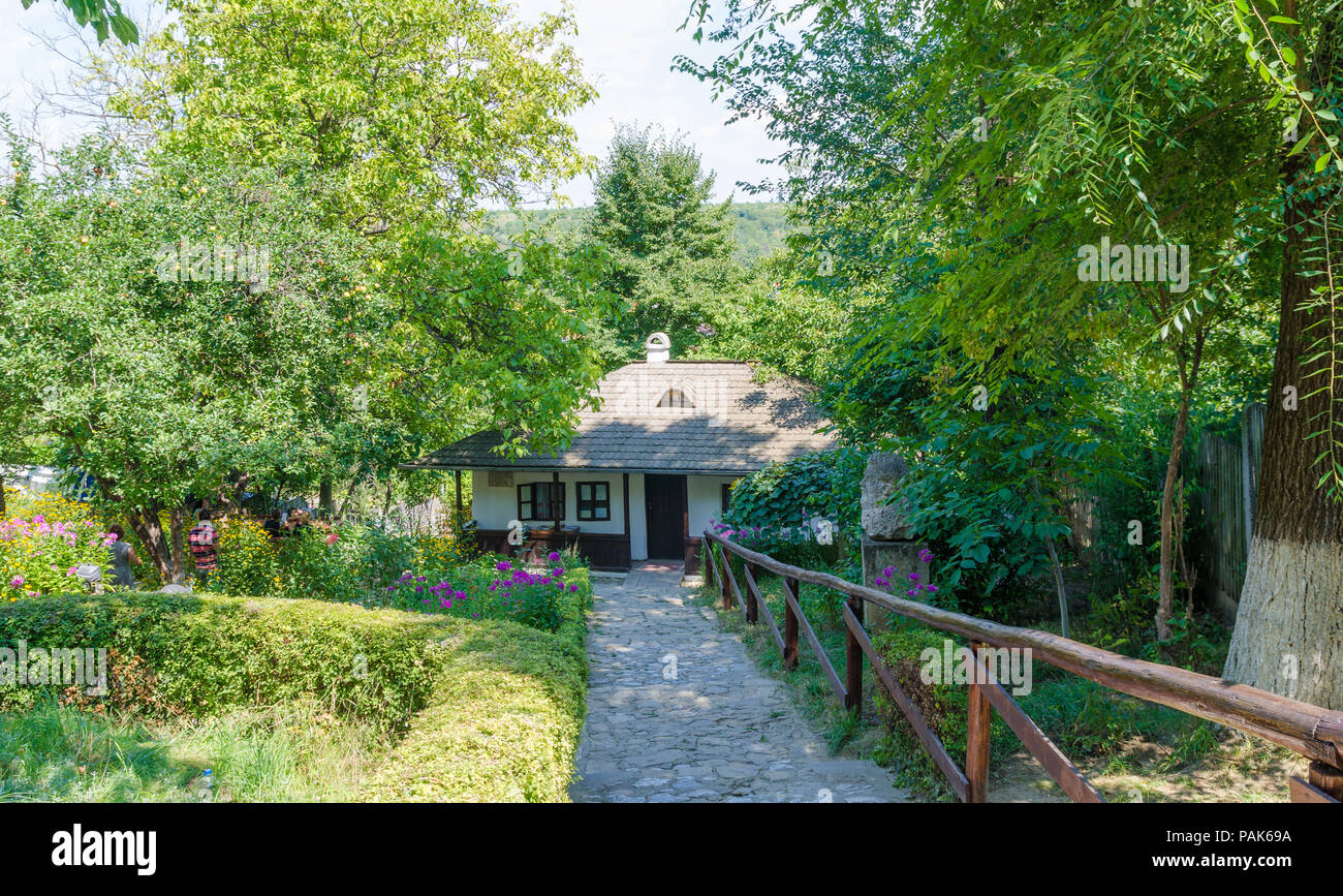 IASI, Rumänien - 10. AUGUST 2014: der rumänische Schriftsteller Ion Creanga von kleinen Häuschen Haus in Iasi, Rumänien, das ist jetzt ein Museum Stockfoto