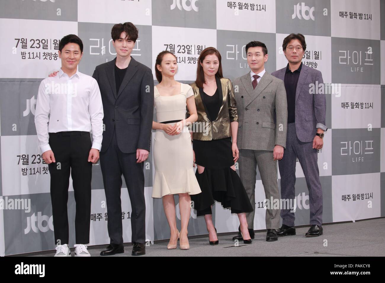 Seoul, Korea. 23. Juli 2018. Lee Dong Wook, Cho Seung-woo, gewann Jin-ah, Moon So-ri, Yoo Jae-Myung, Lee Kyu-hyeong etc. Die Produktion der TV-Serie "LIFE" in Seoul, Korea am 23. Juli 2018 besucht. (China und Korea Rechte) Credit: TopPhoto/Alamy leben Nachrichten Stockfoto