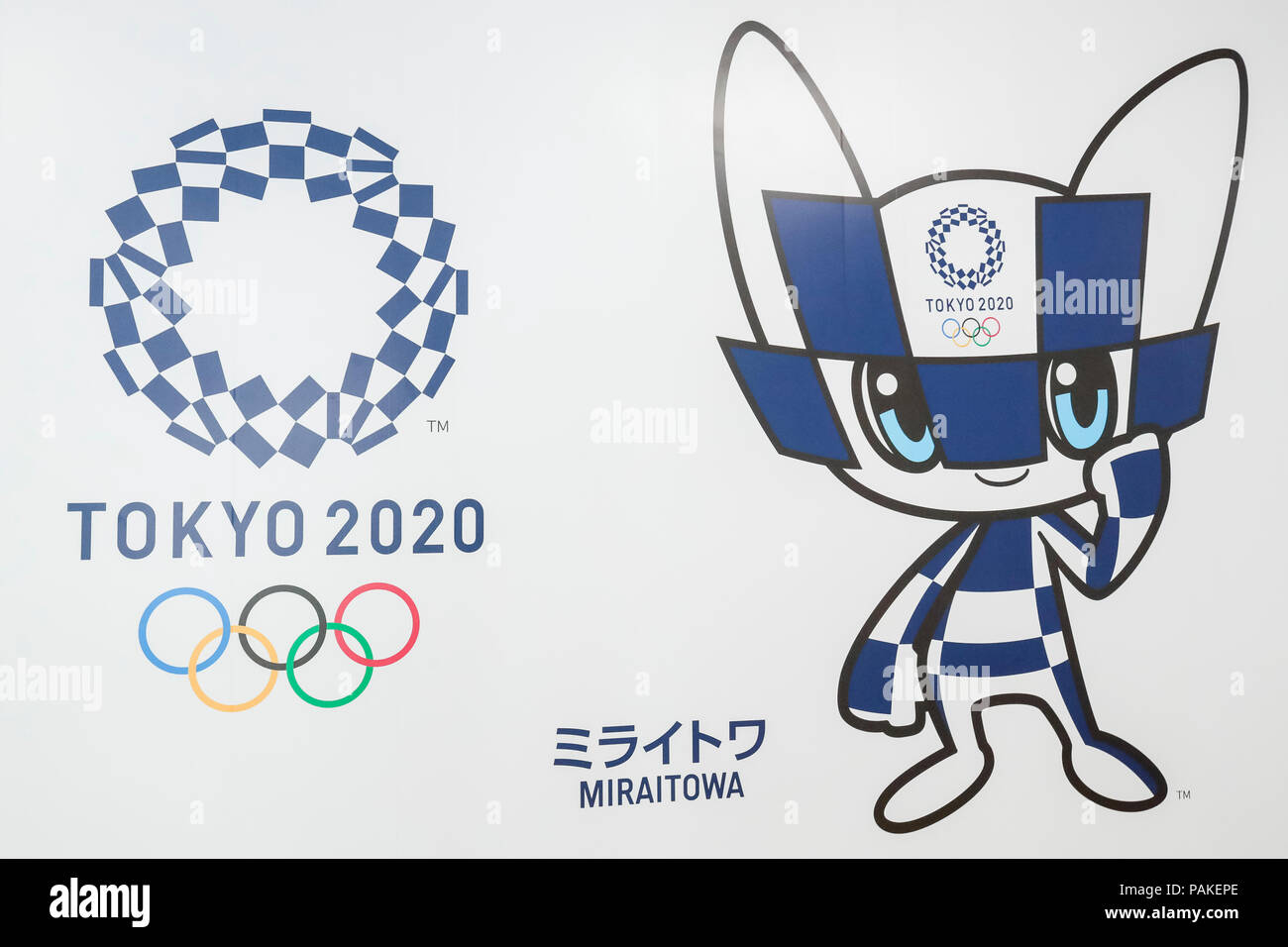 pic Japan Olympische Spiele 2020 Logo https www alamy de eine abbildung des offiziellen der olympischen spiele in tokyo 2020 maskottchen miraitowa und logo auf der tokyo metropolitan government building am 24 juli 2018 tokio japan tokio gouverneur yuriko koike enthullt ein offentlicher bus mit illustrationen von das offizielle maskottchen der tokyo 2020 die olympischen und paralympischen spiele eingerichtet die spiele werden am 24 juli 2020 zu offnen credit rodrigo reyes marinlbaalamy leben nachrichten image213099670 html
