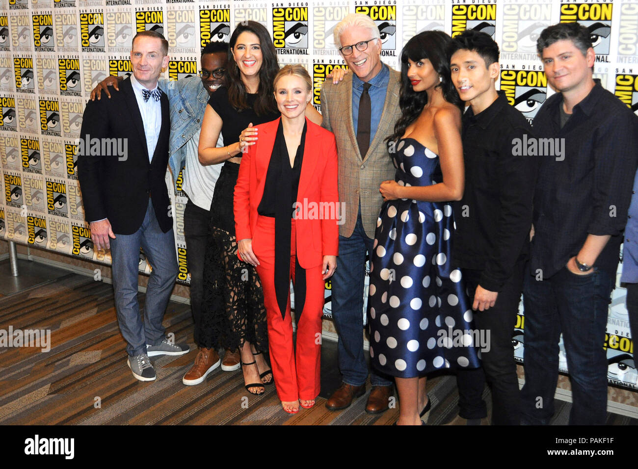 Marc Evan Jackson, William Jackson Harper, D'Arcy Carden, Kristen Bell, Ted Danson, Jameela Jamil, Manny Jacinto und Michael Holzmüller am Fotoshooting für die NBC TV-Serie "Der gute Ort" auf der San Diego Comic-Con International 2018 im Hilton Bayfront Hotel. San Diego, 21.07.2018 | Verwendung weltweit Stockfoto