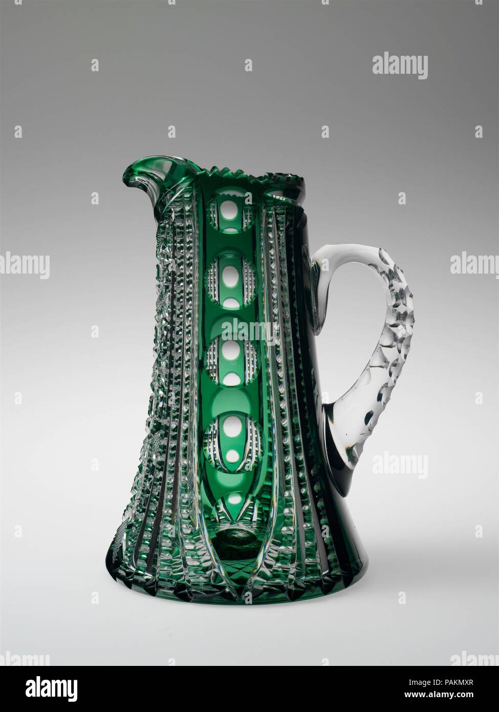 Krug. Kultur: American. Abmessungen: H. 9. (22,9 cm); Durchm. 5 1/2 in. (14 cm). Hersteller: Boston & Sandwich Glass Company (American, 1825-1888, Sandwich, Massachusetts). Datum: Ca. 1843-67. Museum: Metropolitan Museum of Art, New York, USA. Stockfoto