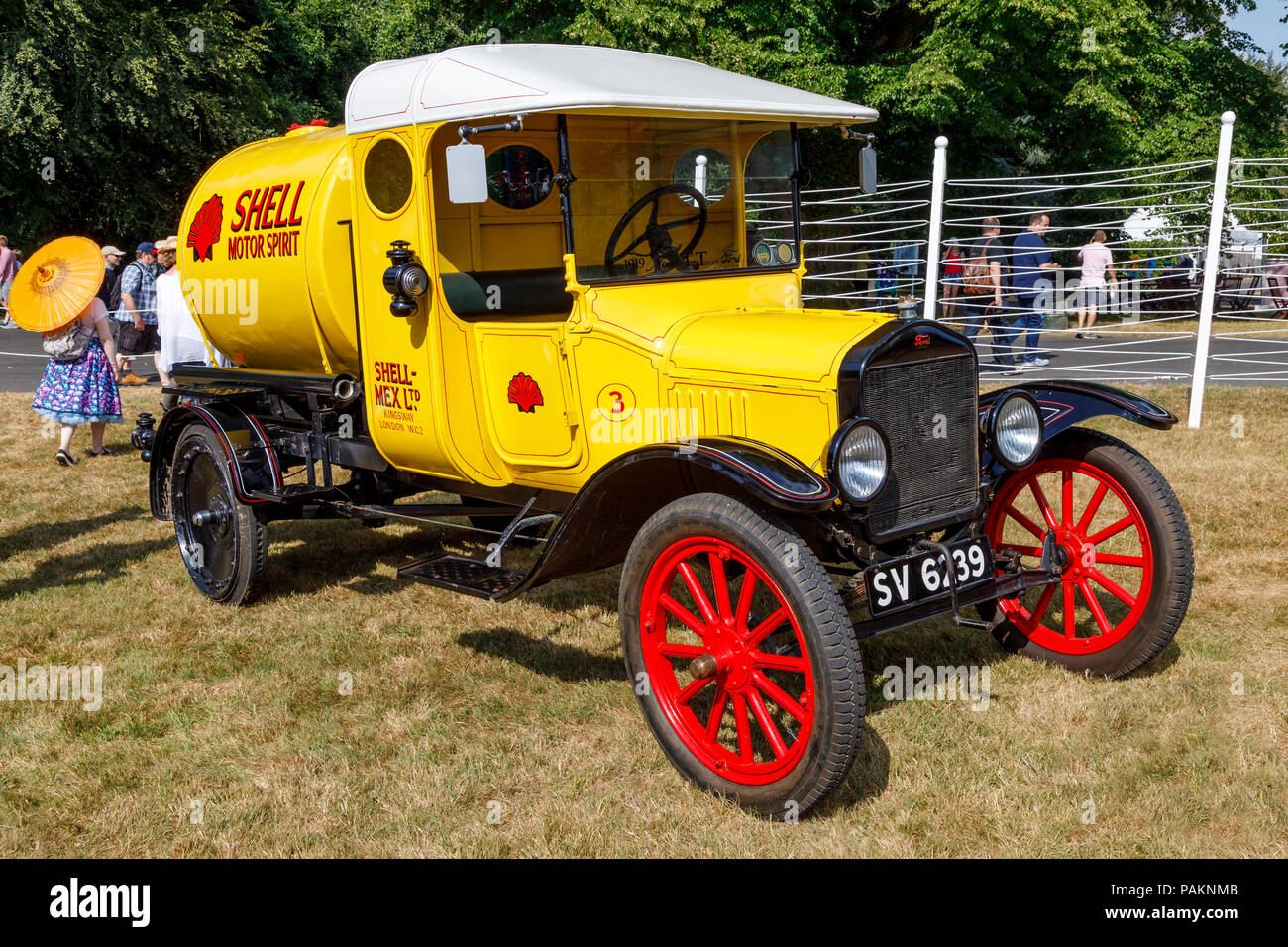 1919 Ford Model T Shell Tankschiff auf dem Static Display in der Cartier Style et Luxe Wettbewerb am Goodwood Festival 2018 von Geschwindigkeit, Sussex, UK. Stockfoto