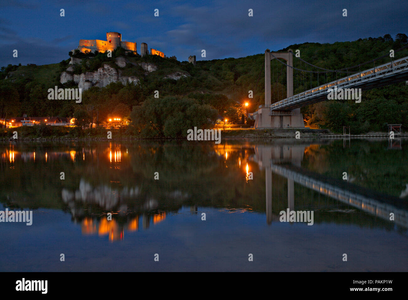 Burg und Brücke an Les Andelys, Normandie, Frankreich reflektieren, der Seine Stockfoto