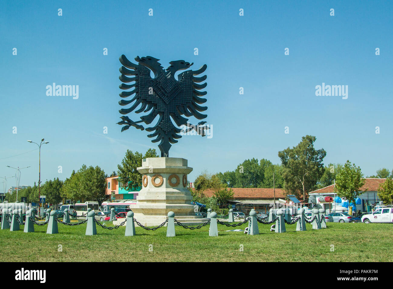 Wappen von Albanien in Tirana Stockfoto