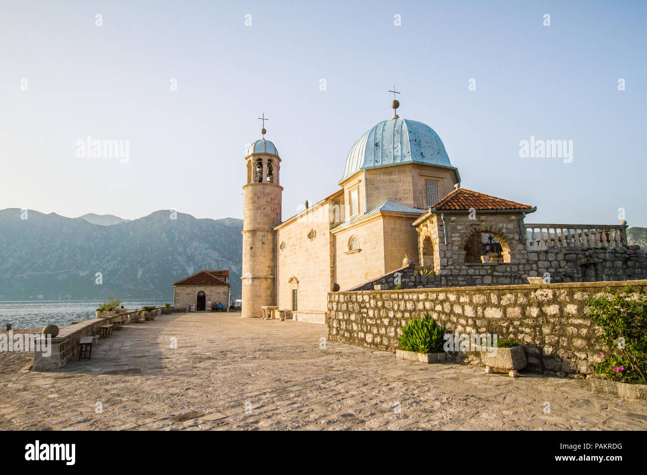 Insel der Jungfrau auf den Felsen in Montenegro, auf der Insel Stockfoto