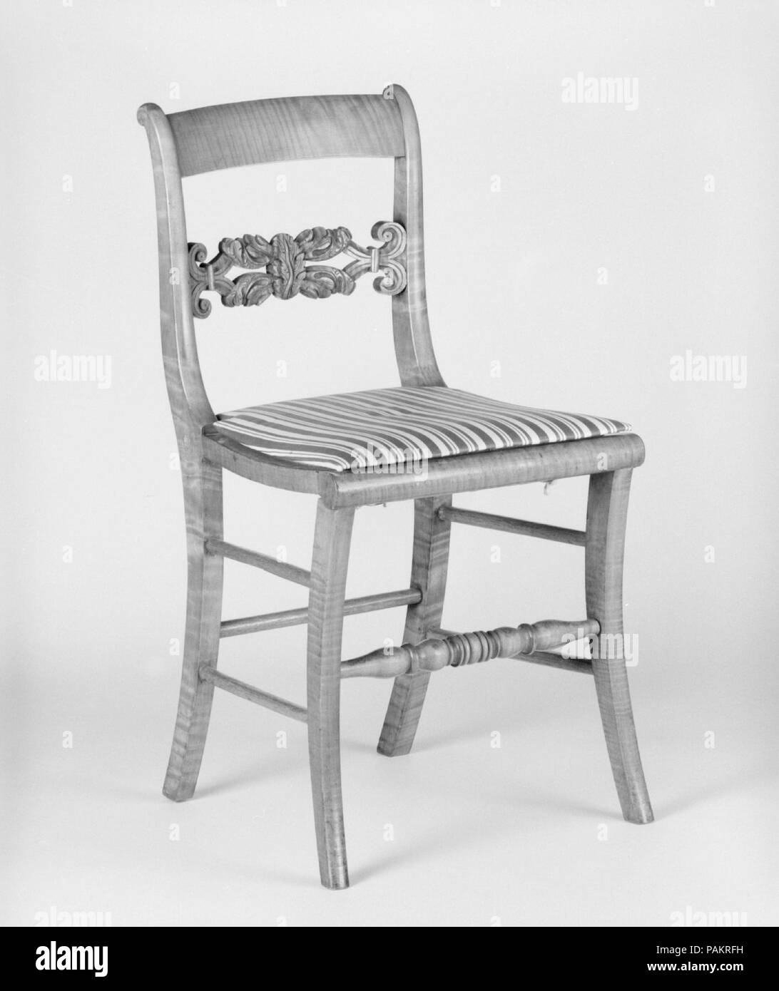 Side Chair. Kultur: American. Abmessungen: 33 3/8 x 17 3/4 x 18 3/8 in. (84,8 x 45,1 x 46,7 cm). Datum: Ca. 1825. Museum: Metropolitan Museum of Art, New York, USA. Stockfoto