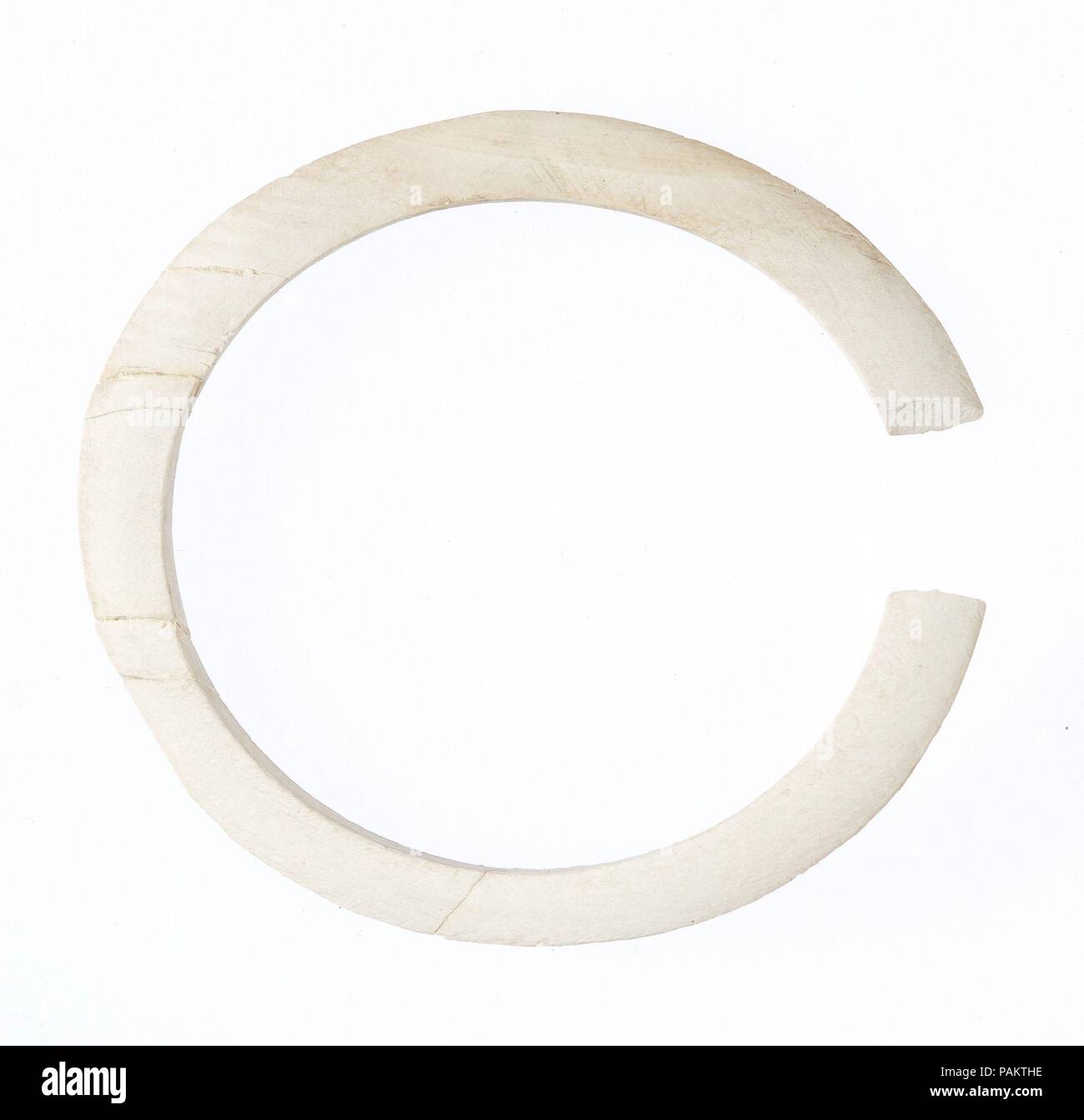 Armband. Abmessungen: Durchm. 4,6 cm (1 13/16 in.); w. 0,5 cm (3/16 in); Th. 0,3 cm (1/8 in.). Dynastie: Dynasty 17 - Frühe Dynastie 18. Datum: Ca. 1635-1458 v. Chr.. Museum: Metropolitan Museum of Art, New York, USA. Stockfoto