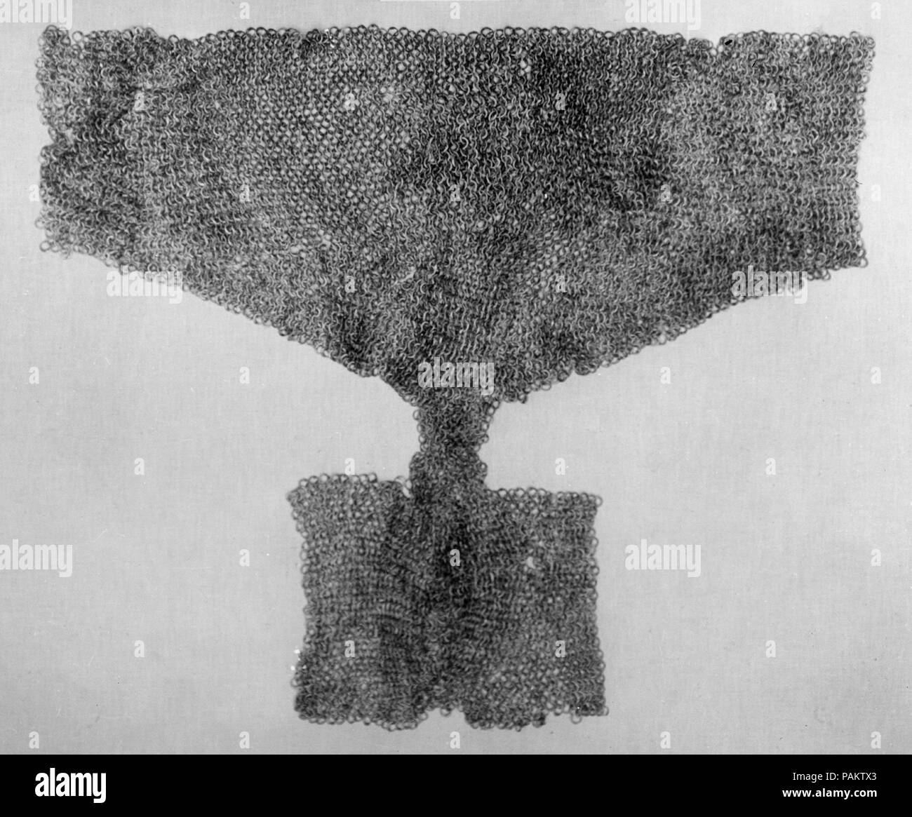 Brayette und der Verteidigung. Kultur: Deutsch. Abmessungen: H 30. (76,2 cm); W. 32. (81,3 cm); Durchm. (Außerhalb) der main-Sektion links 1/2 in. (12,9 mm); Durchm. (Innen) der main-Sektion links 11/32 in. (8,9 mm); Durchm. (Außen) Genietete Verbindungen von halb-Genieteten Abschnitt 7/16 in. (11,1 mm); Durchm. (Innen) Genietete Verbindungen von halb-genietet, Abschnitt 11/32 in. (8,9 mm); Durchm. (Außen) von festen links von der Hälfte - genietet Abschnitt 7/16 in. (10,7 mm); Durchm. (Innen) von festen links von der Hälfte - genietet Abschnitt 1/4 in. (6,6 mm); Wt. 5 lbs 12 oz. (2,6 kg). Datum: 16. Museum: Metropolitan Museum Stockfoto