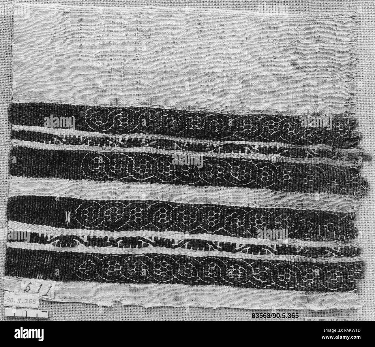 Fragment einer Tunika. Abmessungen: 8 1/16-in.-hoch, 8 cm breit (20,5 cm hoch, 21 cm breit). Datum: 3.-4. Jh.. Museum: Metropolitan Museum of Art, New York, USA. Stockfoto