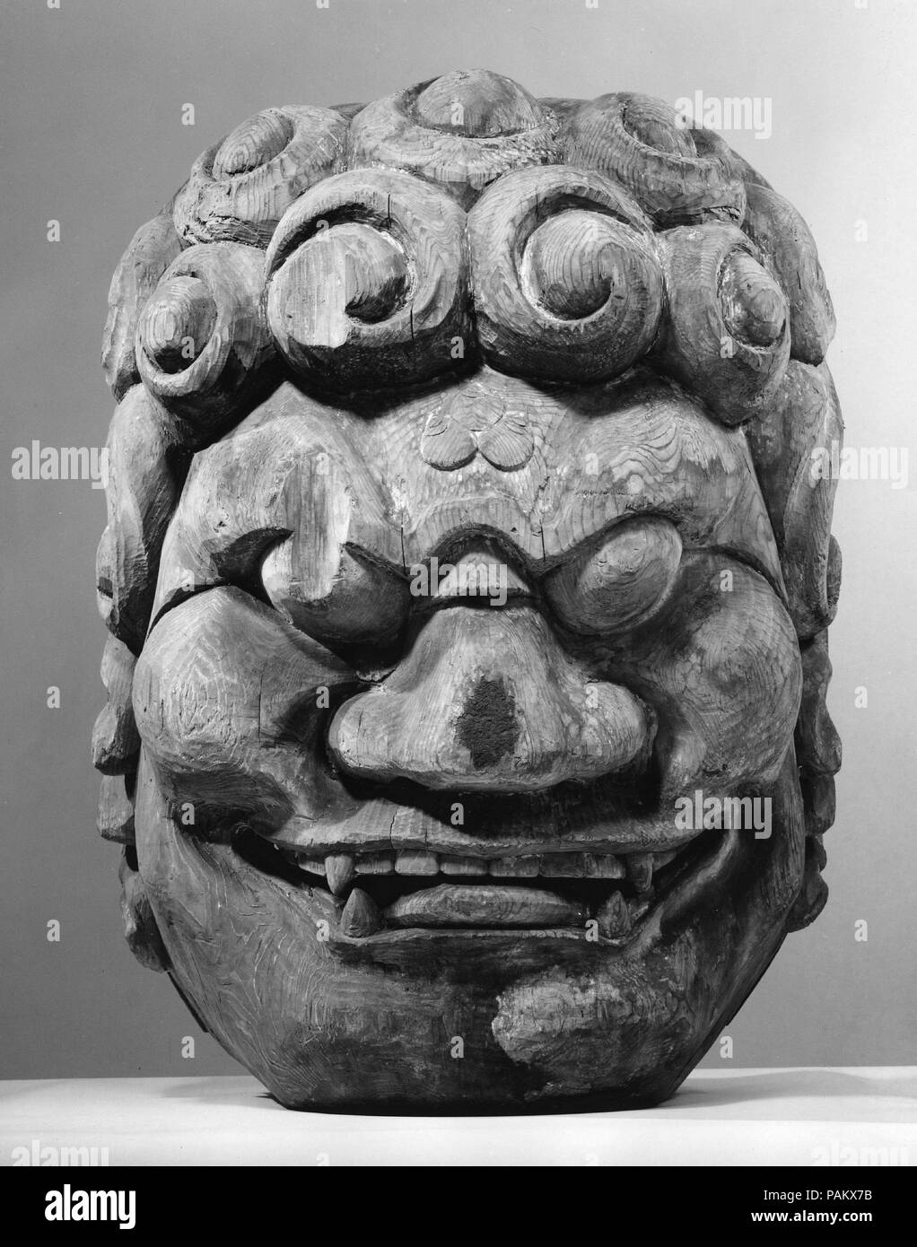 Kopf von kolossale Statue von Guardian. Kultur: Japan. Abmessungen: H. 37 5/8 in. (95,6 cm); W. 27. (68,6 cm); D. 21 1/4 in. (54 cm). Datum: 17.-18.Jahrhundert. Museum: Metropolitan Museum of Art, New York, USA. Stockfoto