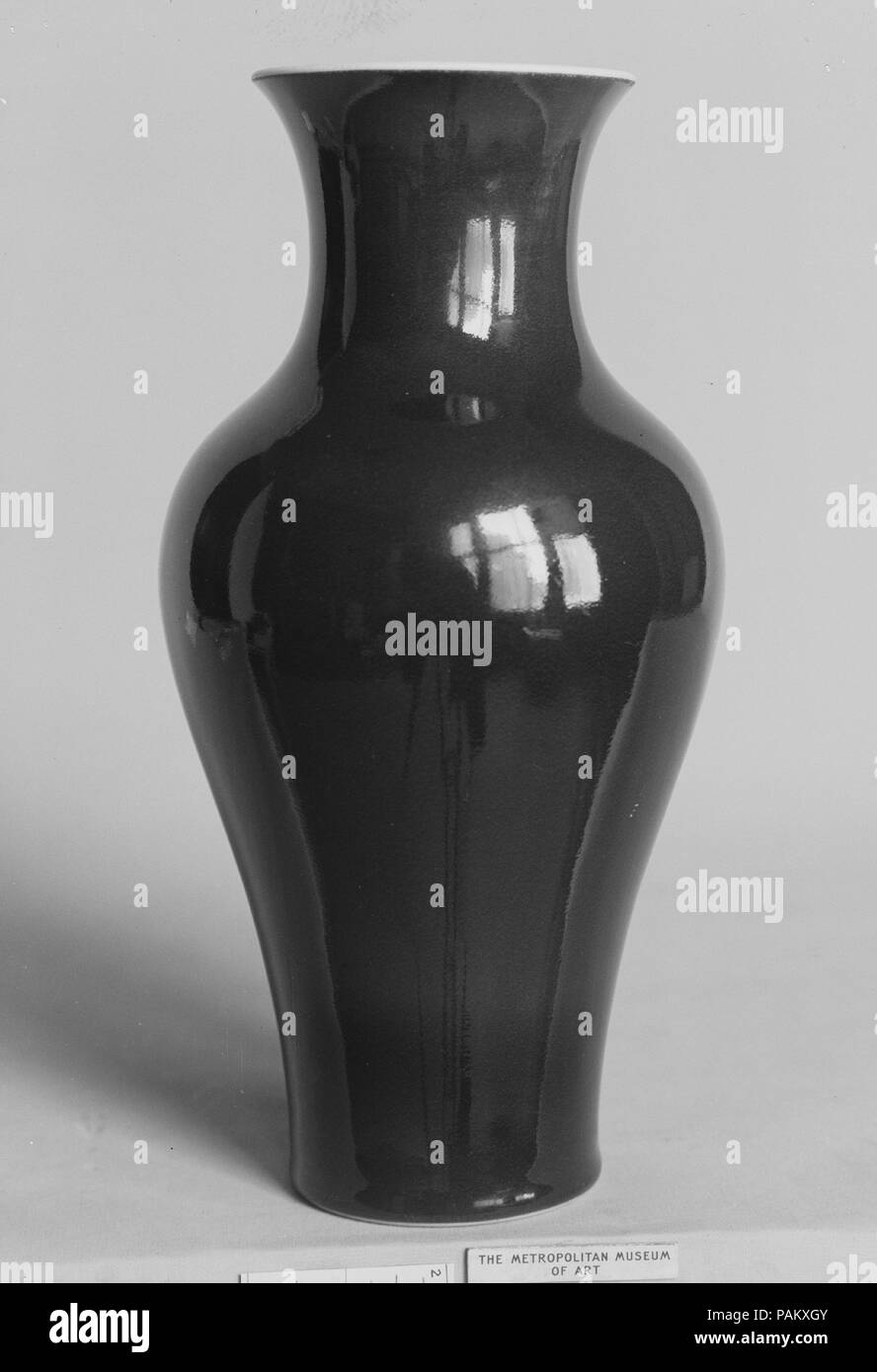 Vase. Kultur: China. Abmessungen: H.11 cm. (29,2 cm). Museum: Metropolitan Museum of Art, New York, USA. Stockfoto