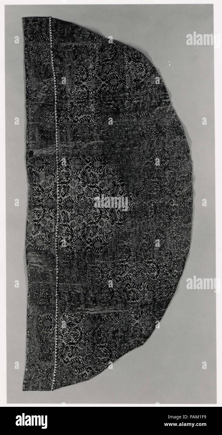 Fertig zu werden. Kultur: Italienisch oder Spanisch. Abmessungen: Zentrum zurück Ausschnitt bis Saum: 43 1/4 x 154 in. (109,8 x 391,2 cm). Datum: Ende des 16. oder Anfang des 17. Jahrhunderts. Museum: Metropolitan Museum of Art, New York, USA. Stockfoto
