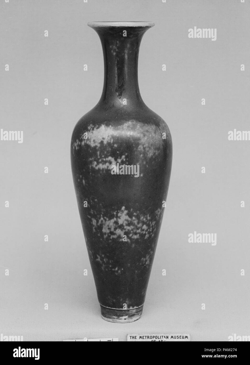 Vase. Kultur: China. Abmessungen: H.6. (15,2 cm). Museum: Metropolitan Museum of Art, New York, USA. Stockfoto