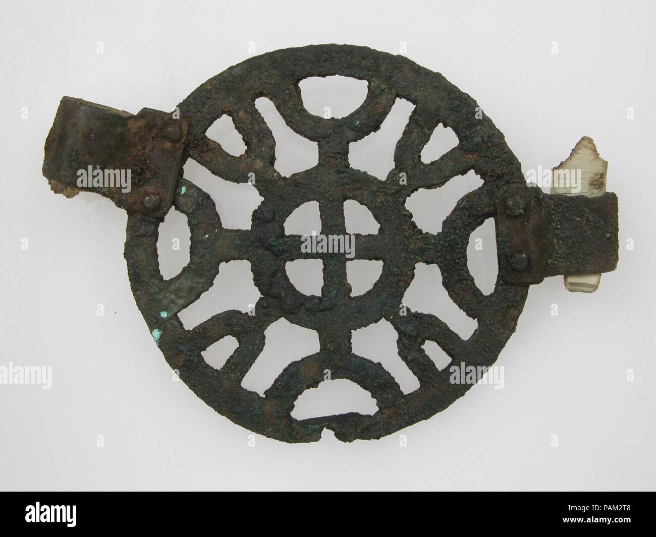 Openwork Riemen montieren. Kultur: Fränkischen. Abmessungen: Insgesamt: 4 1/2 x 3 1/8 x 5/8 in. (11,4 x 7,9 x 1,6 cm). Datum: 500-700. Museum: Metropolitan Museum of Art, New York, USA. Stockfoto