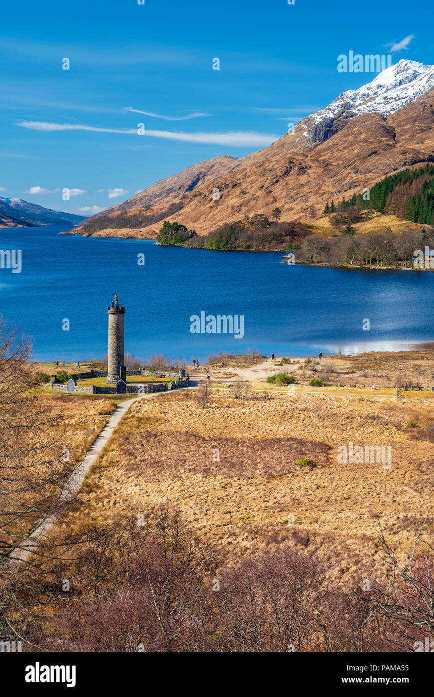 Das Glenfinnan Monument an der Spitze von Loch Shiel, Highlands, Glenfinnan, Lochaber, Schottland, Großbritannien, Europa gelegen. Stockfoto