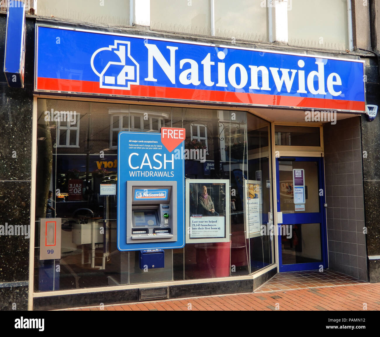 Reading, Großbritannien - 22 Juni 2018: Der Store Front von Allgemein Bank in Breiten St Stockfoto Reading, Großbritannien - 22 Juni 2018: Der Store Front von Allgemein Bank in Breiten St Stockfoto