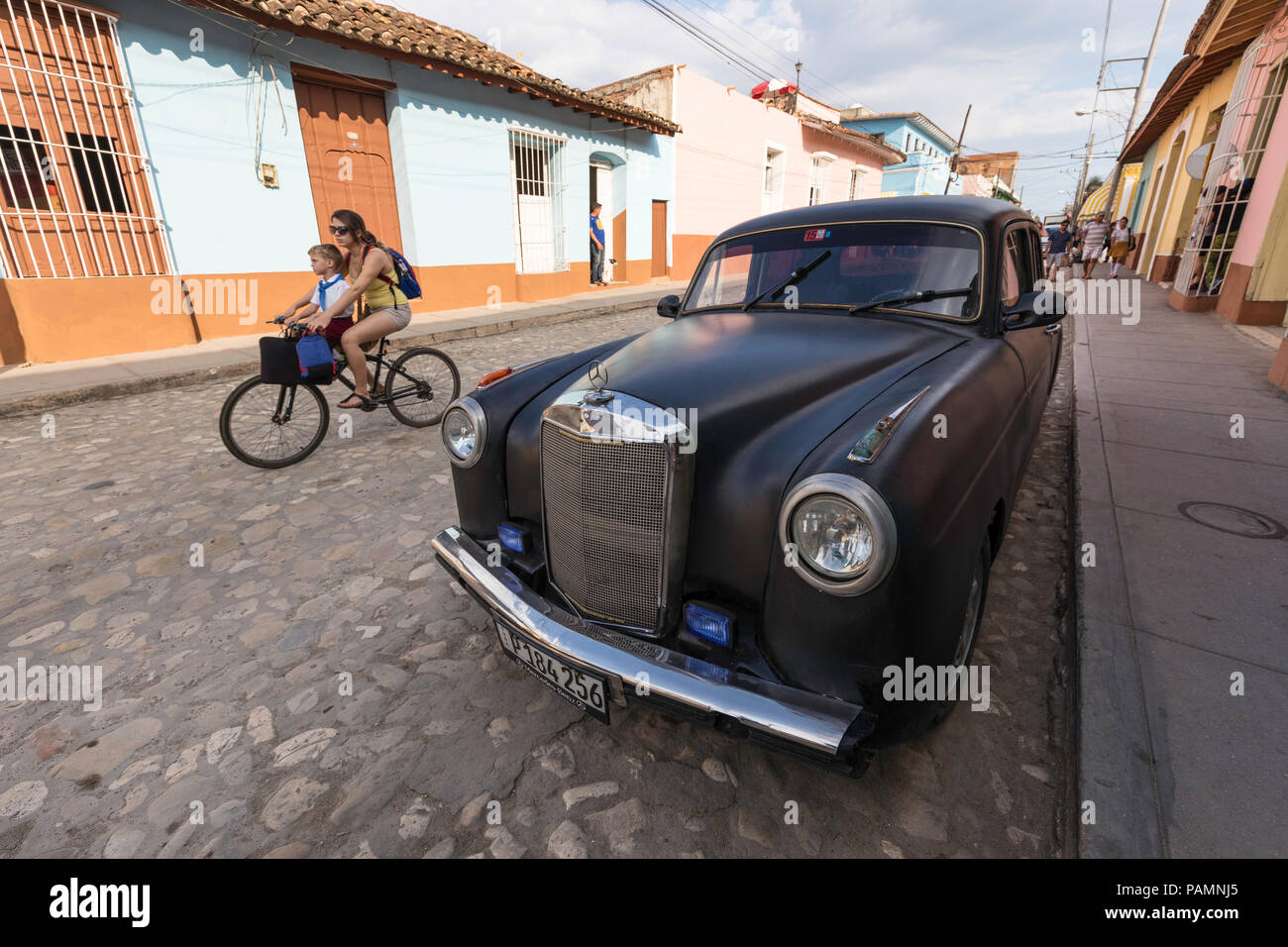 Ein vintage Mercedes Benz als Taxi in die UNESCO-Weltkulturerbe Stadt Trinidad, Kuba. Stockfoto