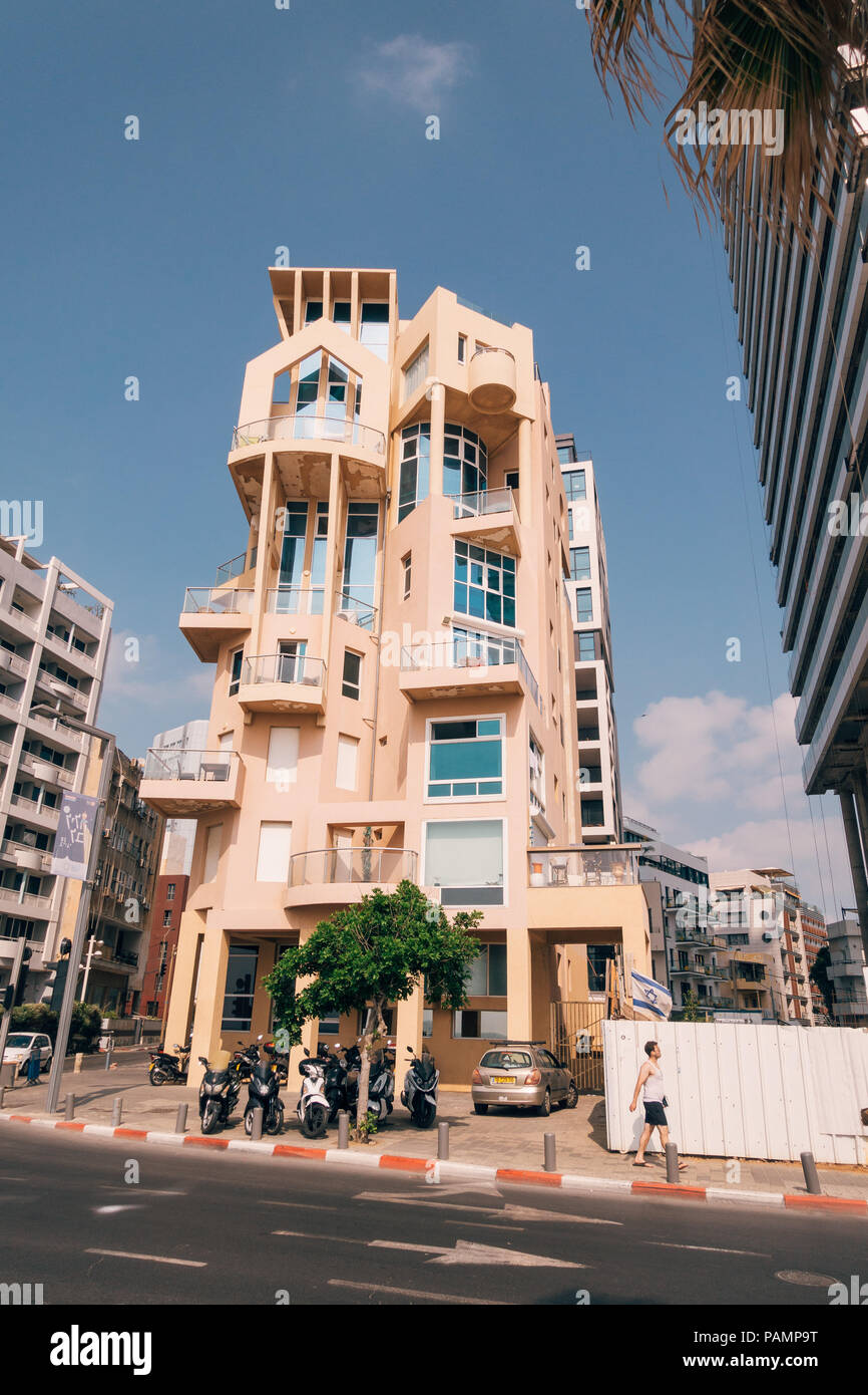 Eine exzentrische architektonischen Stil eines Wohnhauses auf Trumpeldor Street, Tel Aviv, Israel Stockfoto