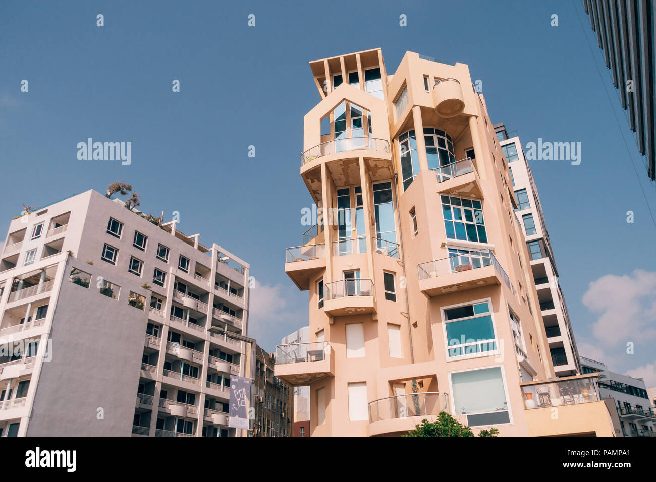 Eine exzentrische architektonischen Stil eines Wohnhauses auf Trumpeldor Street, Tel Aviv, Israel Stockfoto