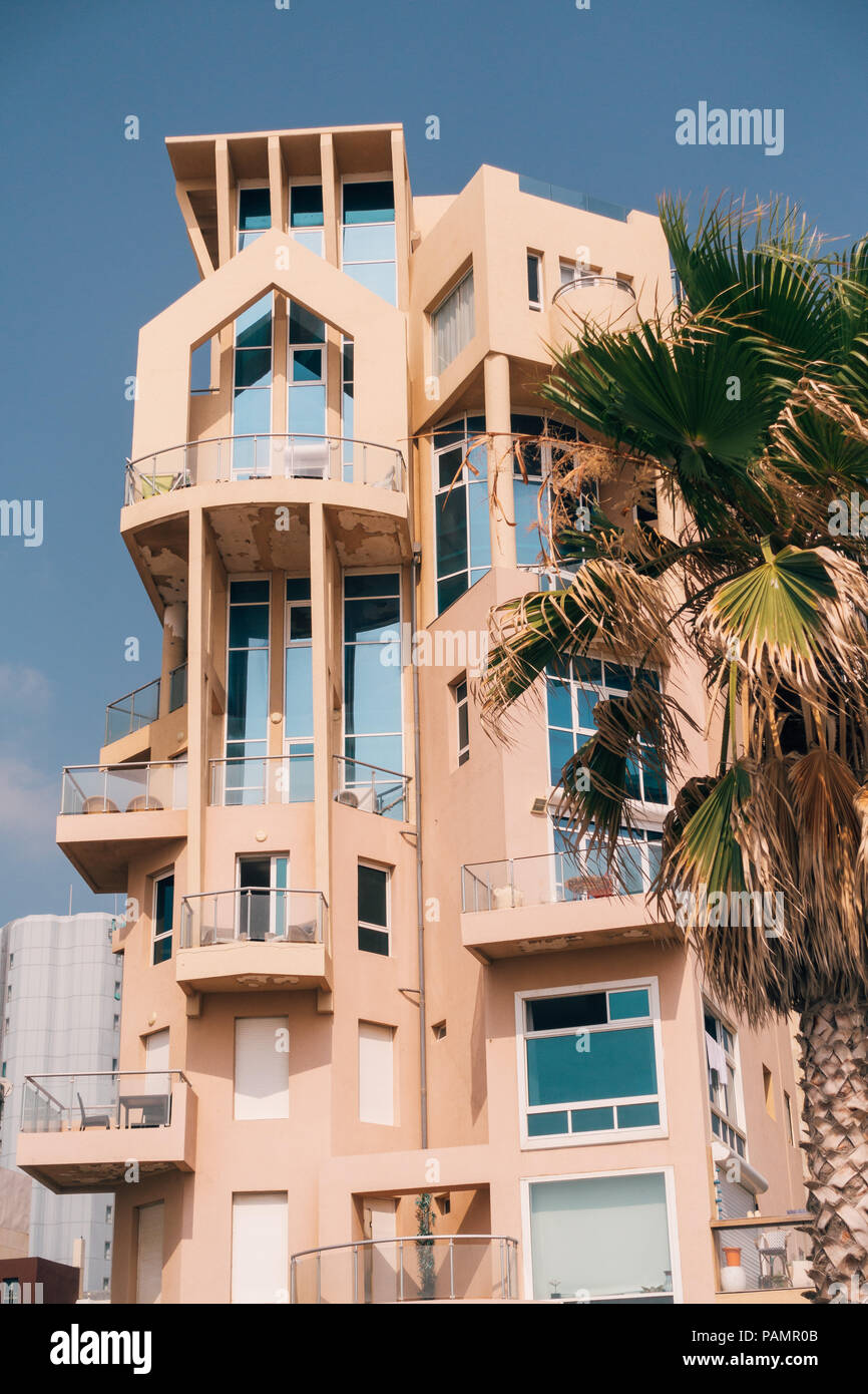 Eine exzentrische architektonischen Stil eines Wohnhauses auf Trumpeldor Street, Tel Aviv, Israel Stockfoto