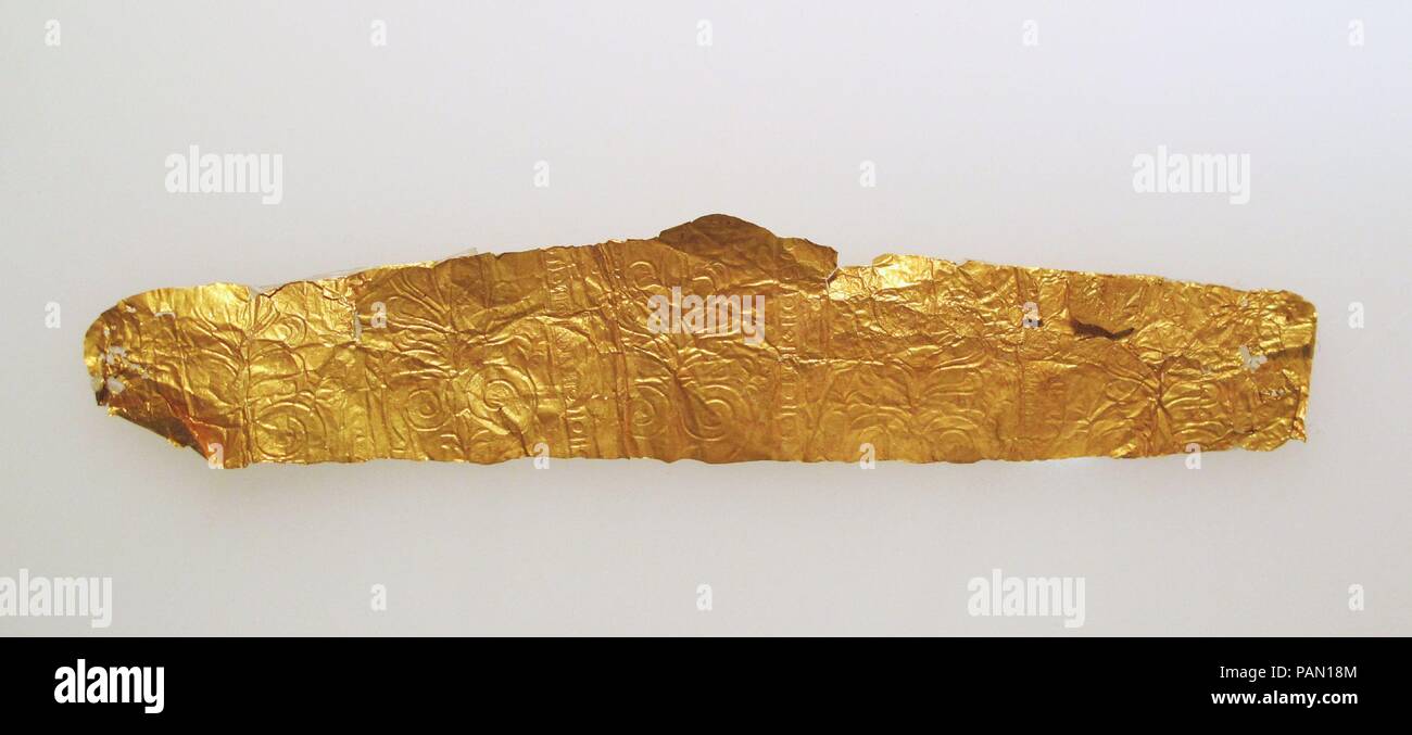 Stirnband von Blattgold. Abmessungen: Andere: 1 1/8 x 5 3/16 in. (2,8 × 13,2 cm). Museum: Metropolitan Museum of Art, New York, USA. Stockfoto