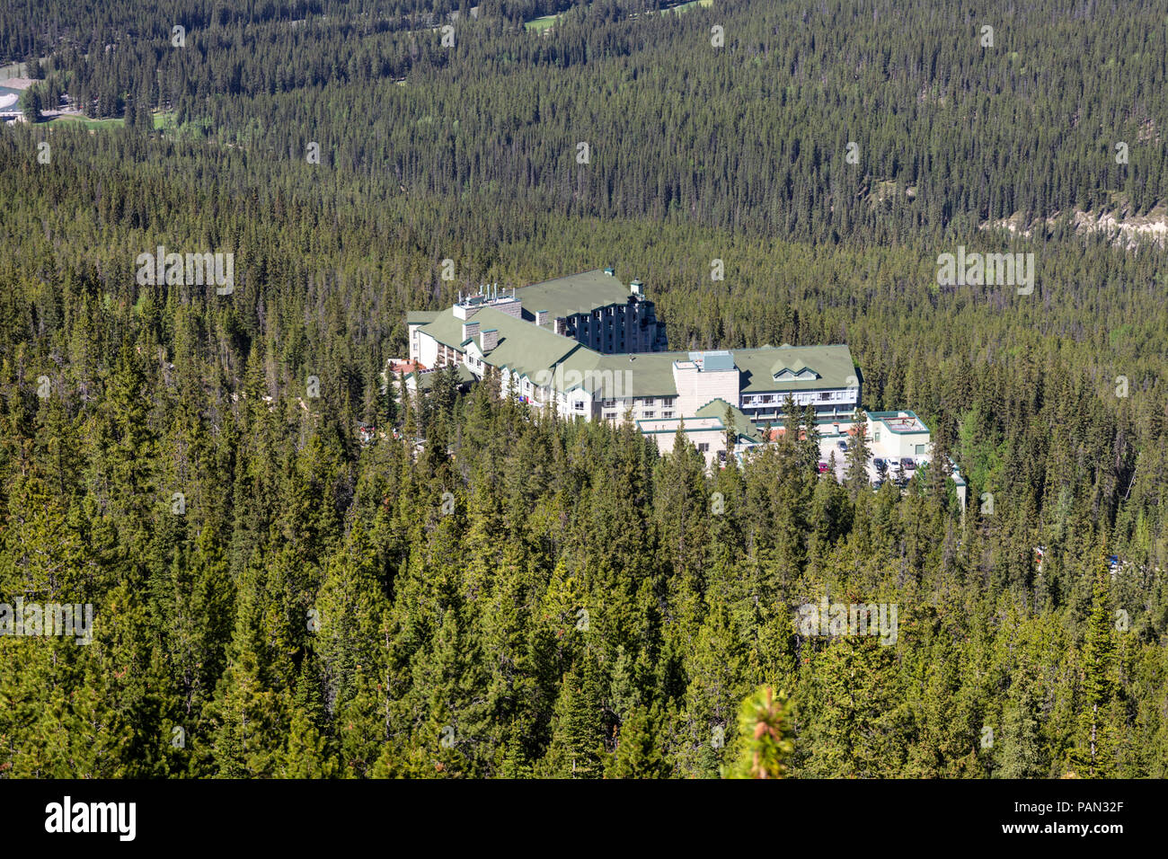 Die Rimrock Resort Hotel fotografiert von der Banff Gondola in den Rocky Mountains, Banff, Alberta, Kanada Stockfoto