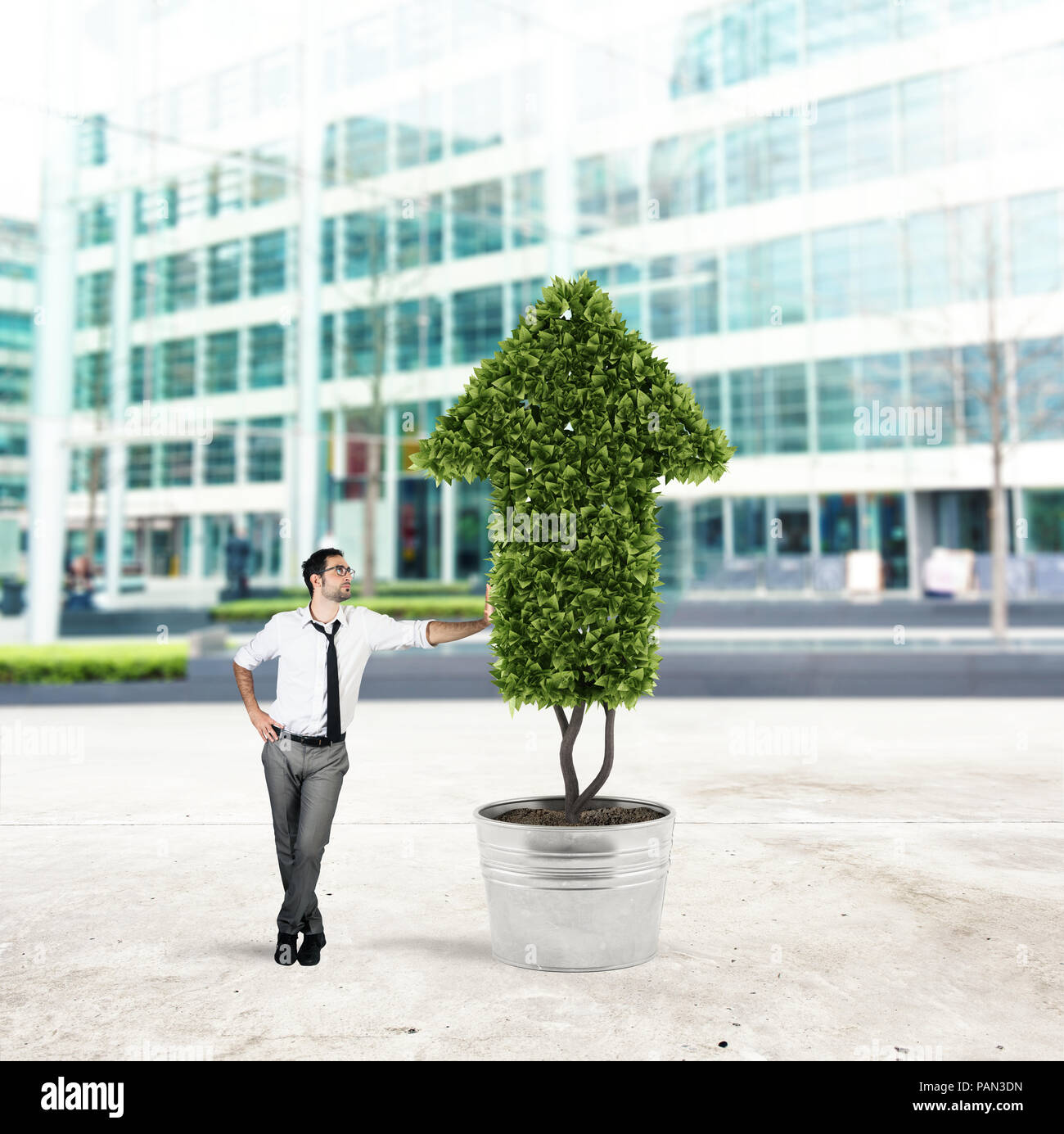 Unternehmer, die pflegt eine Pflanze mit einer Form der Pfeil. Konzept der Anbau von Unternehmen Wirtschaft. Stockfoto
