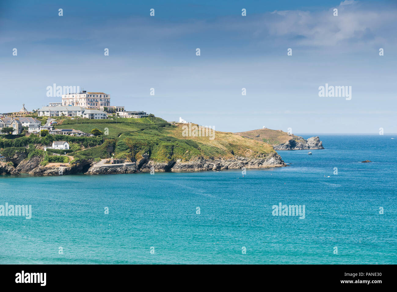 Das Atlantic Hotel mit Blick auf die Bucht von Newquay in Cornwall. Stockfoto