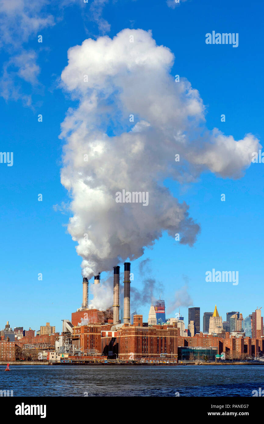 Mitte der Manhattan Skyline von Williamsburg, New York, USA, 31 Dezember, 2017 Foto © Fabio Mazzarella/Sintesi/Alamy Stock Foto Stockfoto