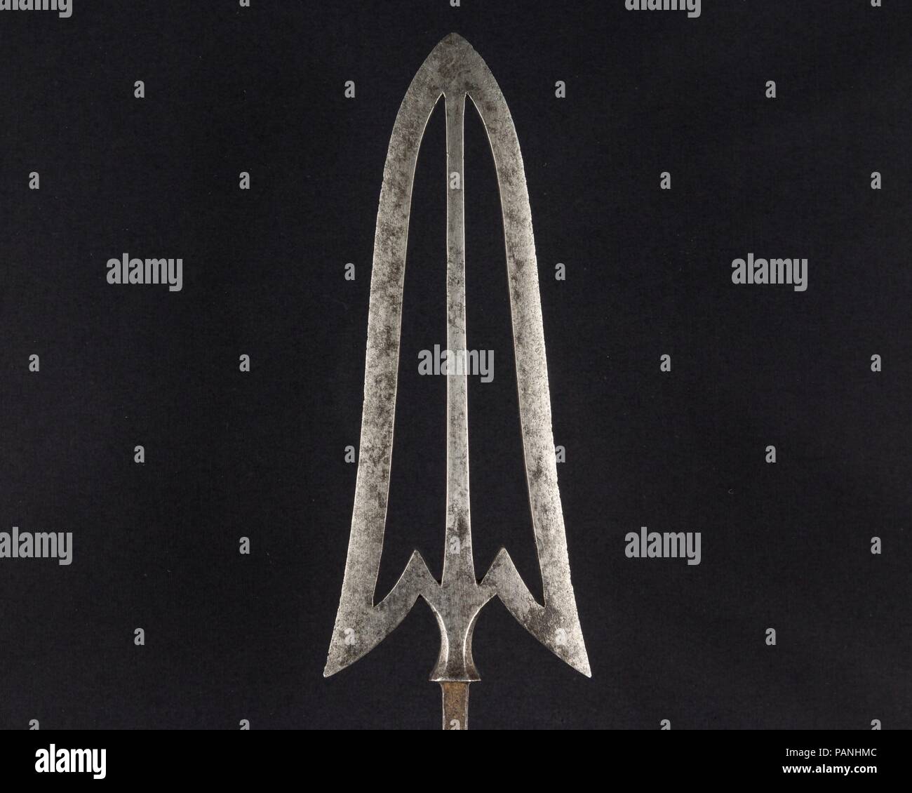 Pfeilspitze (Yanone). Kultur: Japanisch. Abmessungen: L 13. (33 cm); L. von Kopf 5. (12,7 cm); W. 2. (5,1 cm); Wt. 1.9 oz. (53,9 g). Datum: 18. Museum: Metropolitan Museum of Art, New York, USA. Stockfoto