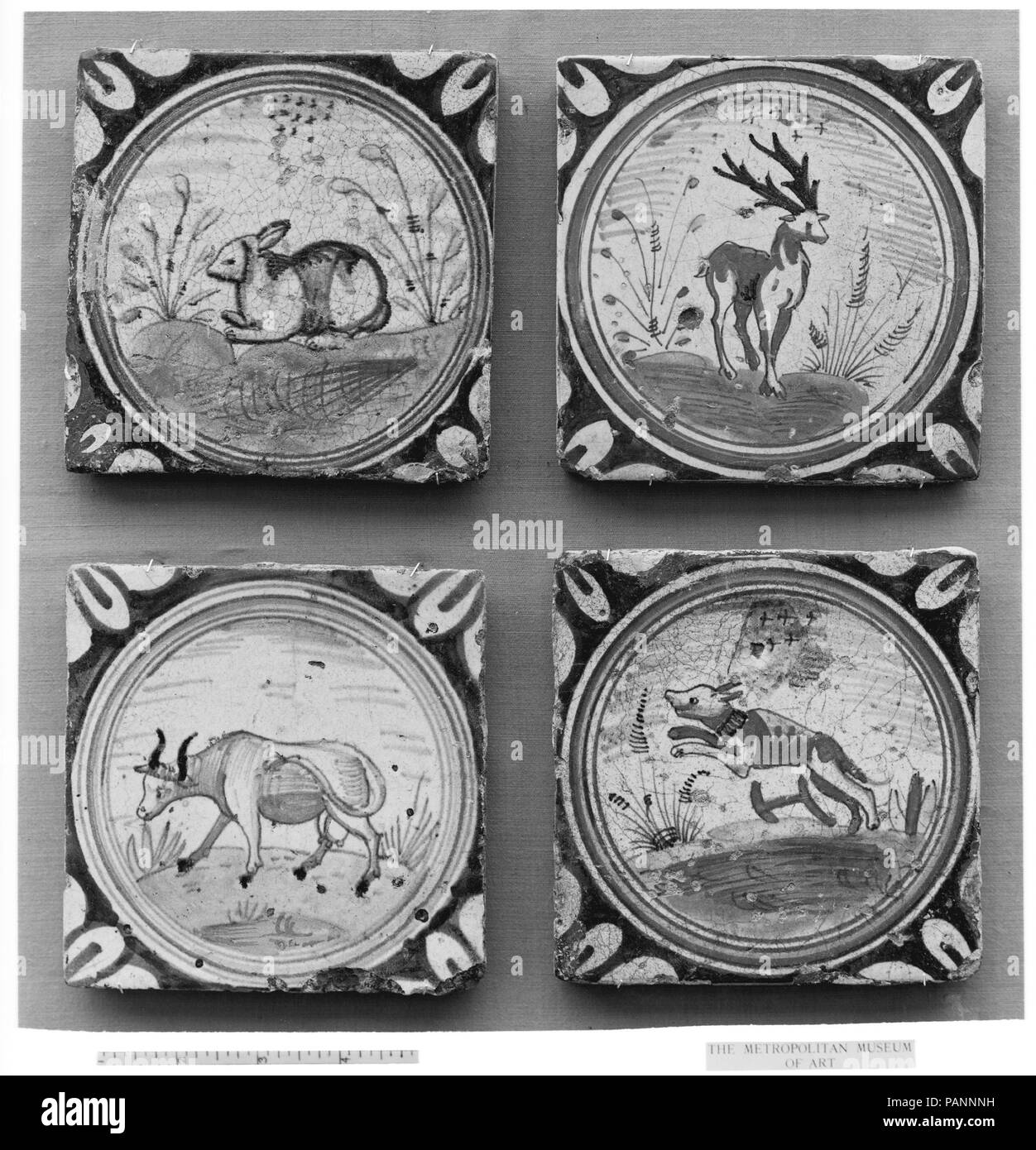 Fliese. Kultur: Niederländisch. Abmessungen: Insgesamt (Kacheln): 5 1/8 x 5 1/8 x 5/8 in. (13 × 13 × 1,6 cm); insgesamt (gesamte Panel): 21 1/4 x 21 1/4 in. (54×54 cm). Datum: 1580-1625. Museum: Metropolitan Museum of Art, New York, USA. Stockfoto