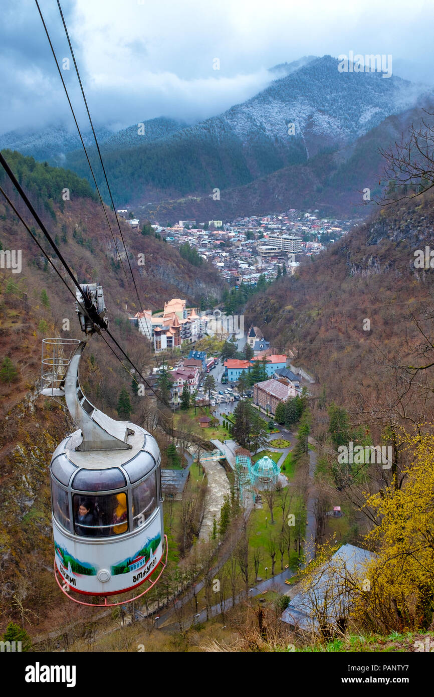 Anzeigen von Borjomi und des Kleineren Kaukasus, Borjomi, Georgien Stockfoto