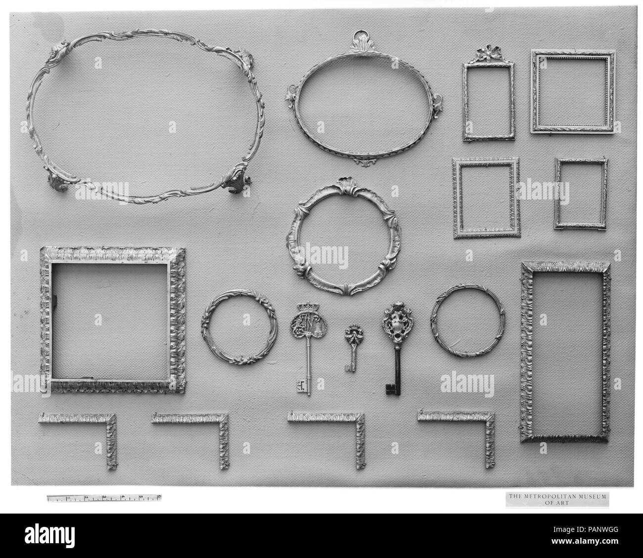Rahmen. Kultur: Französisch. Abmessungen: 3 7/8 x 2 3/4 in. (9,8 x 7 cm). Datum: 18. Museum: Metropolitan Museum of Art, New York, USA. Stockfoto