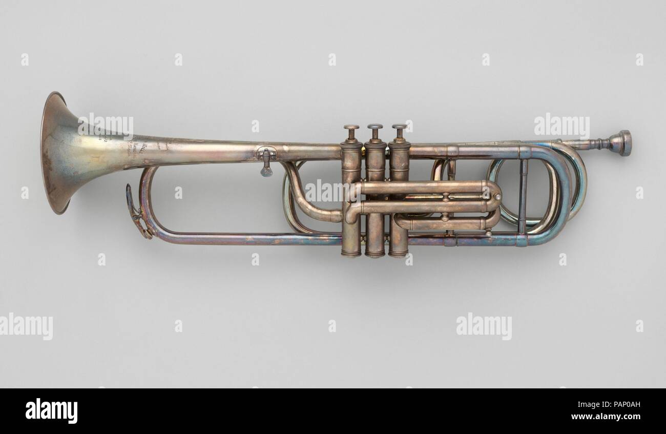 Ventil Trompete in F. Kultur: Französisch. Abmessungen: Breite: 20 cm. (52 cm) Durchmesser (Bell): 4 15/16 in. (12,5 cm). Schöpfer: Courtois & Mille (Französisch). Datum: 1881-85. Diese Trompete hat Périnet Ventile, die sich auf Französische Instrumente des Zeitraums zwischen 1860 und 1920 üblich sind. Mit verschiedenen Gauner, die Trompete kann in der Tonalität Tasten von F, E, E, D, C und B-flat (A). Museum: Metropolitan Museum of Art, New York, USA. Stockfoto