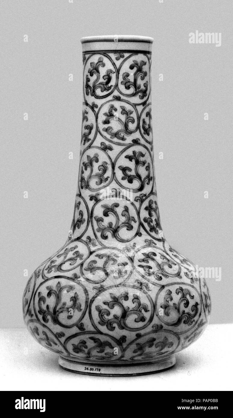 Flasche. Kultur: China. Abmessungen: H.15 cm. (38,7 cm). Museum: Metropolitan Museum of Art, New York, USA. Stockfoto