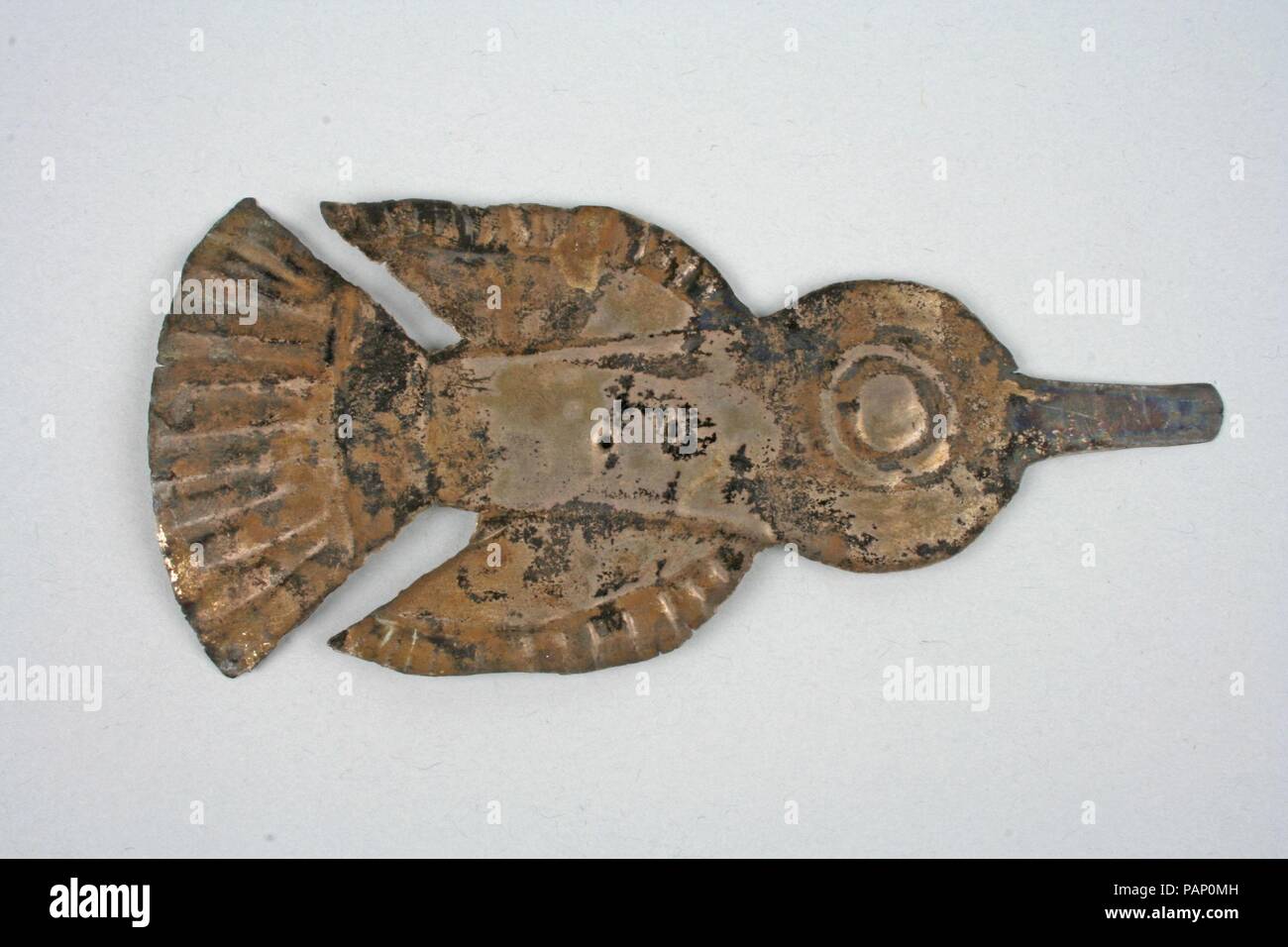 Kostüm Ornament. Kultur: Peru; North Coast (?). Abmessungen: 4 1/2 D. in. (11,4 cm). Datum: 11. bis 12. Jahrhundert. Museum: Metropolitan Museum of Art, New York, USA. Stockfoto