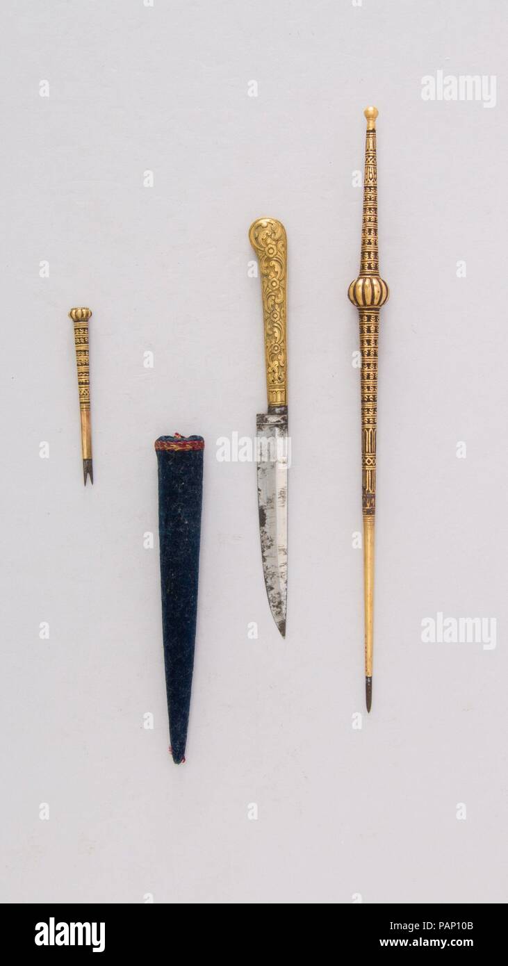 Messer (Piha Kaetta) mit Stift, Vorstecher, und Mantel. Kultur: Sri Lankan.  Abmessungen: Messer (a); H. mit Scheide 11. (27,9 cm); H. ohne Ummantelung  6 5/8 in. (16,8 cm); W. 5/8 in. (1,6