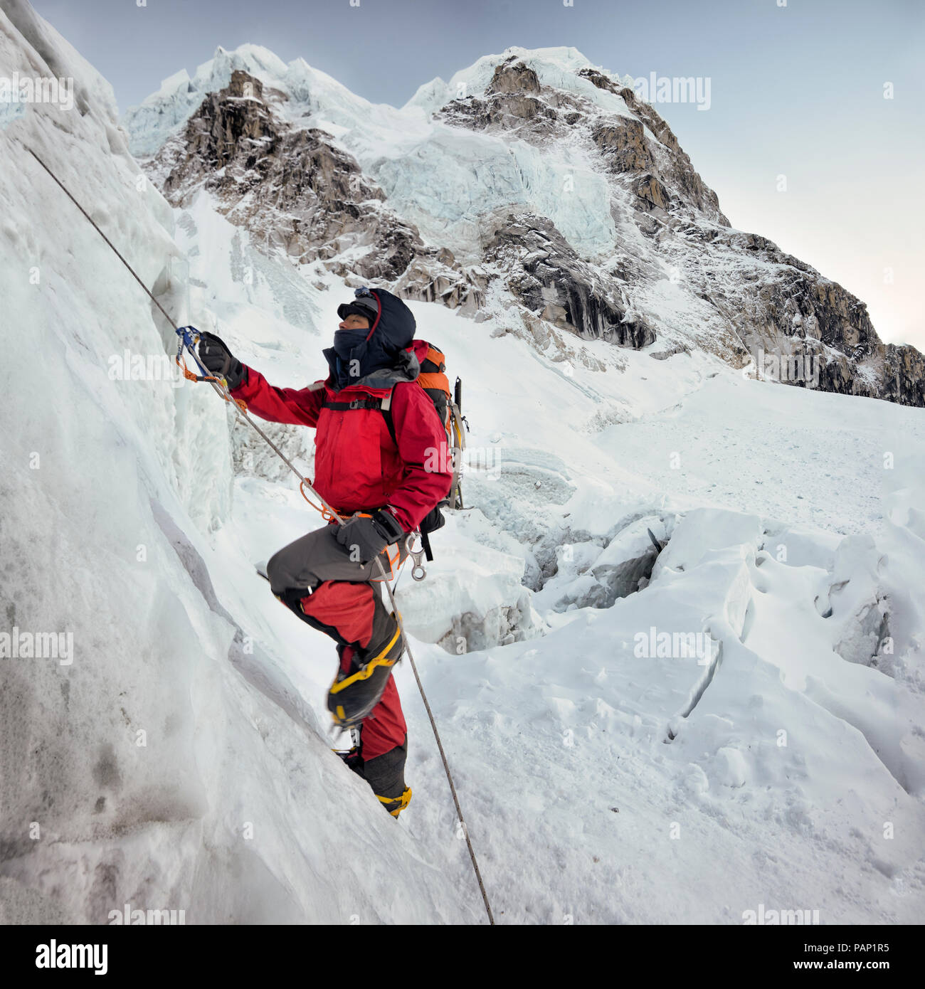 Nepal, Solo Khumbu, Everest, Sagamartha National Park, Bergsteiger, klettern Eisfall Stockfoto