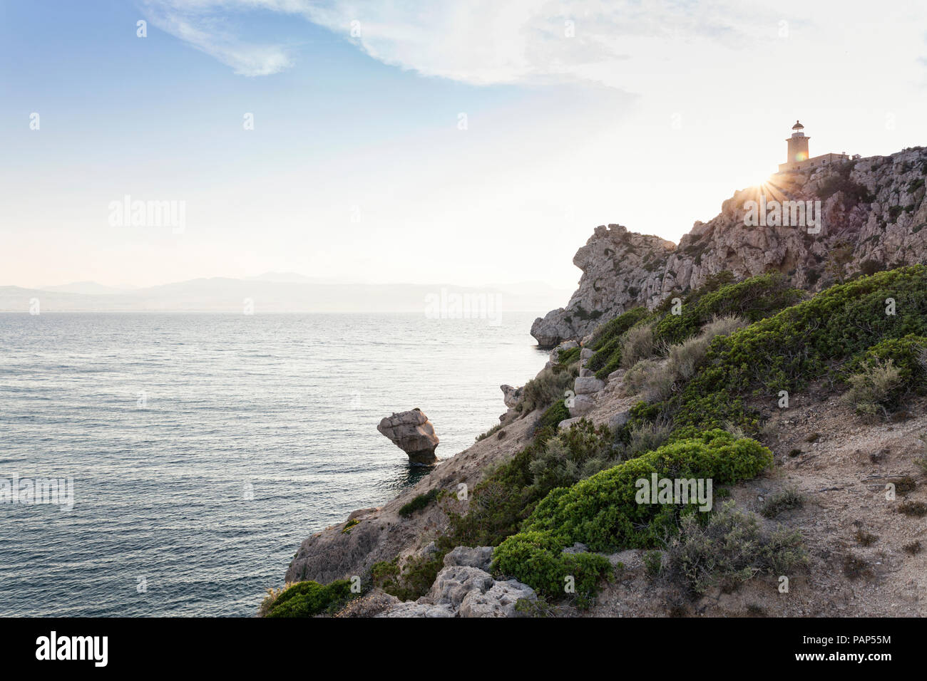 Griechenland, Golf von Korinth, Perachora, Leuchtturm am Heraion bei Sonnenuntergang Stockfoto